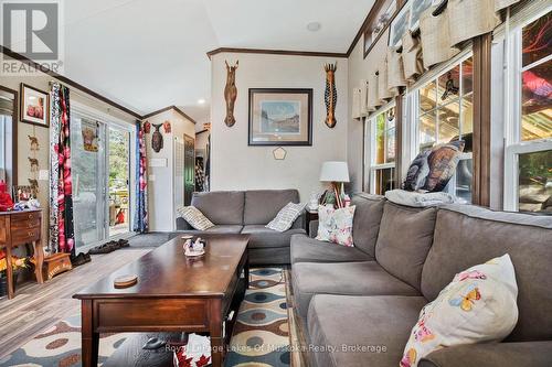 Living room - 5 - 98 North Shore Road, Kearney (Proudfoot), ON 