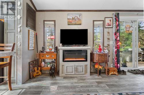 Living room - 5 - 98 North Shore Road, Kearney (Proudfoot), ON 
