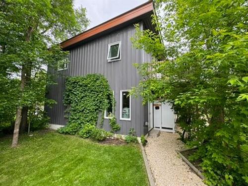 17 Ethel St, Gimli, MB 