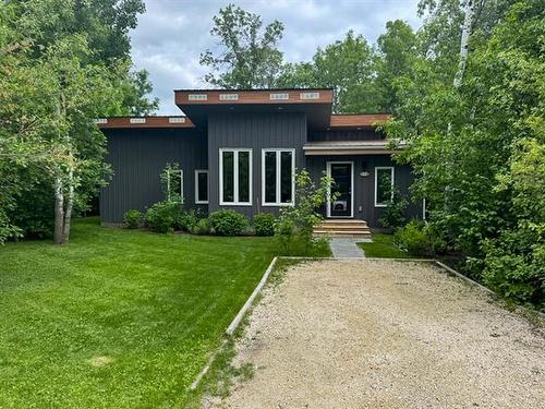 17 Ethel St, Gimli, MB 