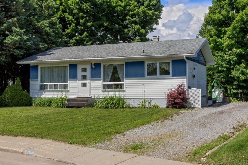 4327 Rue des Bécassines  Québec (Charlesbourg), QC G1G 1V5