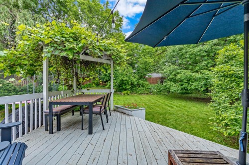 Courtyard - 105 Av. Jasper, Beaconsfield, QC 