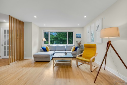 Living Room - 105 Av. Jasper, Beaconsfield, QC 