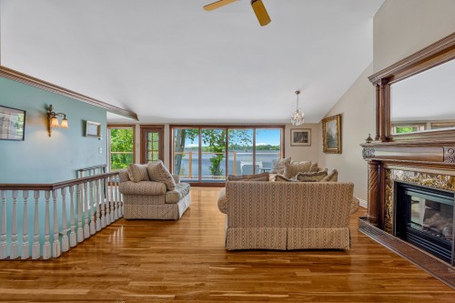 Salon - 10 Ch. De L'Île-Claude, L'Île-Perrot, QC 