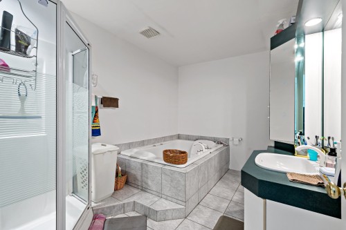 Salle de bains attenante à la CCP - 1635 Av. A.-Bertrand, Saint-Adolphe-D'Howard, QC 