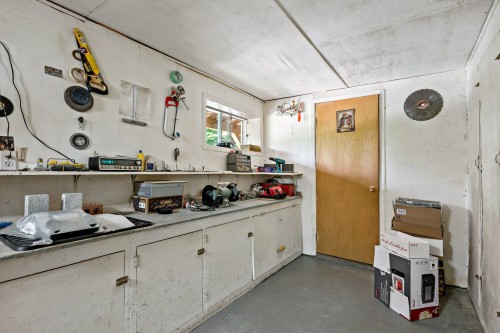 Atelier - 1635 Av. A.-Bertrand, Saint-Adolphe-D'Howard, QC 
