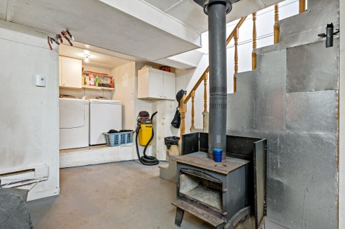 Atelier - 1635 Av. A.-Bertrand, Saint-Adolphe-D'Howard, QC 