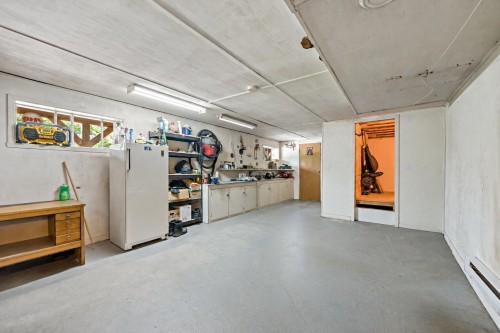 Atelier - 1635 Av. A.-Bertrand, Saint-Adolphe-D'Howard, QC 