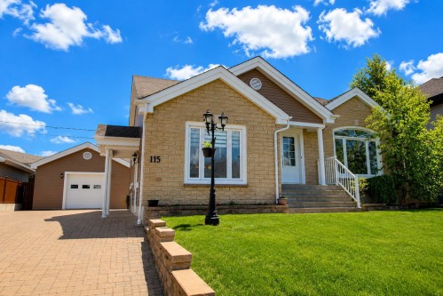 115 Rue Chabot  Val-D'Or, QC J9P 0E1