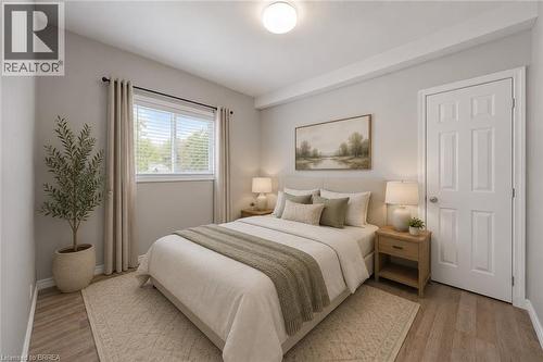 44 Lawrence Street, Brantford, ON - Indoor Photo Showing Bedroom