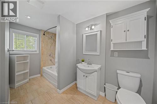 44 Lawrence Street, Brantford, ON - Indoor Photo Showing Bathroom