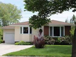 273 Fairbank PL Thunder Bay, ON P7B 5M3
