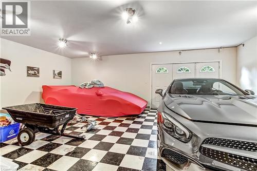 139 Mannheim Crescent, Mannheim, ON - Indoor Photo Showing Garage