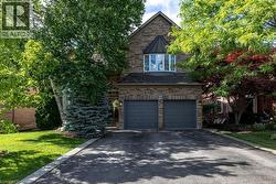 126 DAVIDSON Boulevard Dundas, ON L9H 7M5