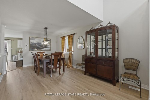 84 Duncairn Crescent, Hamilton, ON - Indoor Photo Showing Dining Room