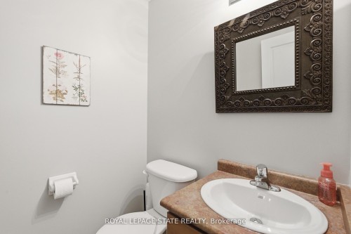 84 Duncairn Crescent, Hamilton, ON - Indoor Photo Showing Bathroom