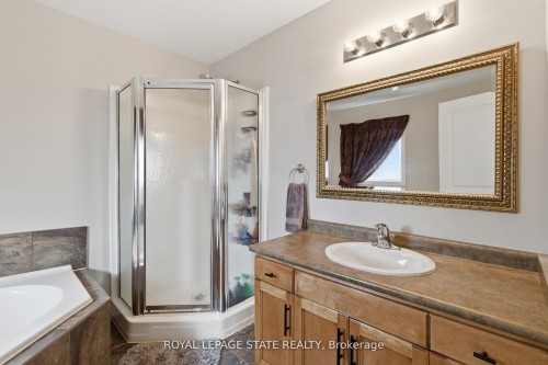 84 Duncairn Crescent, Hamilton, ON - Indoor Photo Showing Bathroom