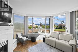 Beautifully updated interior - 
