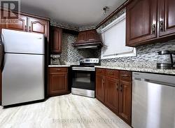 1704 OBERON CRESCENT  Mississauga, ON L4X 2K8
