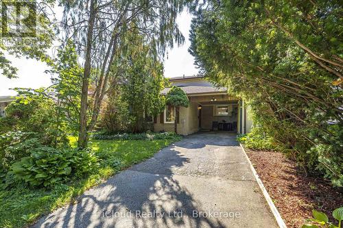 1704 OBERON CRESCENT  Mississauga, ON L4X 2K8