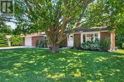 5 CARIBOU AVENUE  Ottawa, ON K2S 1M5