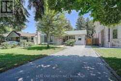 37 LAURALYNN CRESCENT  Toronto, ON M1S 2H3