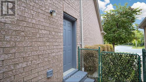 2873 Peacock Drive, Mississauga, ON 