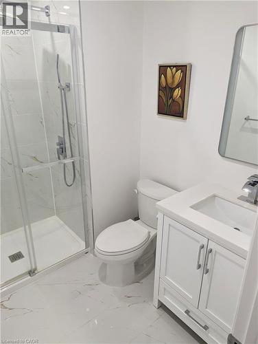 Nice bright bathroom - 561 Marl Meadow Crescent Unit# Lower, Kitchener, ON 