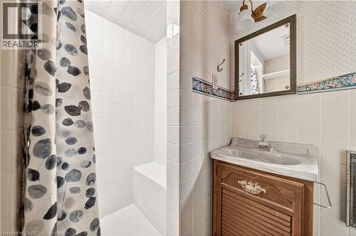 497 Victoria Street S, Kitchener, ON - Indoor Photo Showing Bathroom