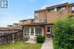 121 - 256 JOHN GARLAND BOULEVARD Toronto, ON M9V 1N8