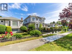 2975 E 42ND AVENUE  Vancouver, BC V5R 2Y6