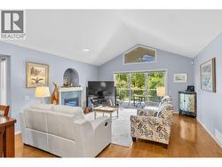Enjoy the quiet garden view... note the specially designed shade window cover - 