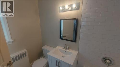 4-piece bathroom recently renovated - 181 King Street E Unit# 9, Kitchener, ON 