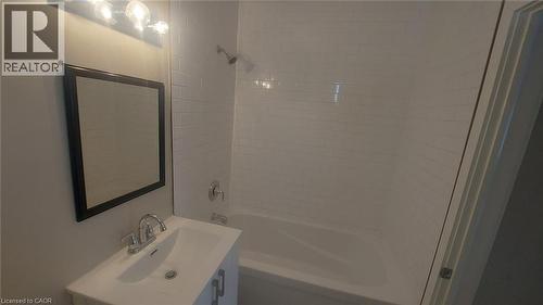4-piece bathroom recently renovated - 181 King Street E Unit# 9, Kitchener, ON 