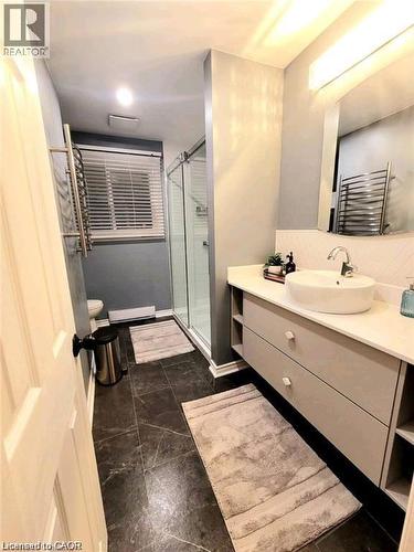 60 Obermeyer Drive, Kitchener, ON - Indoor Photo Showing Bathroom