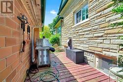 Side Porch perfect for BBQing - 