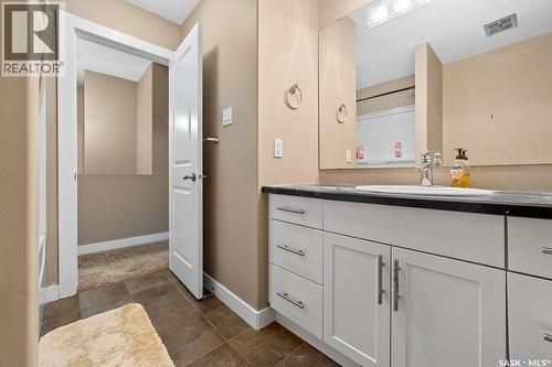 24 Cannington Mews, Regina, SK 