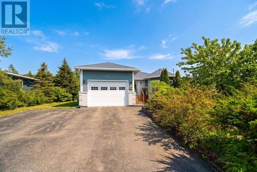 20 PINE HILL Place  Paradise, NL A1L 1Y4