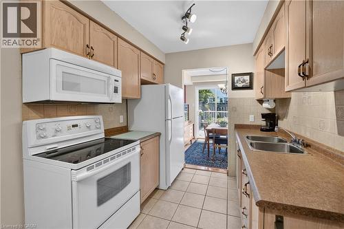 16 Walker Court, Grimsby, ON - Indoor Photo Showing Kitchen With Double Sink