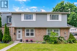 15 - 120 FALCONER DRIVE  Mississauga, ON L5N 1P5