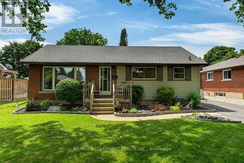 15 ROXANNE DRIVE  St. Catharines, ON L2M 3G8