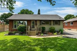 15 ROXANNE DRIVE St. Catharines, ON L2M 3G8