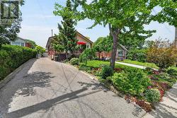 10 HELGA COURT  Hamilton, ON L8V 3K2