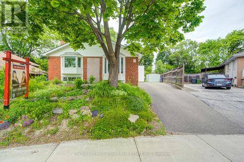 18 BENHUR CRESCENT  Toronto, ON M1H 1P3