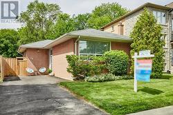 19 THORNBECK DRIVE Toronto, ON M1G 2J7