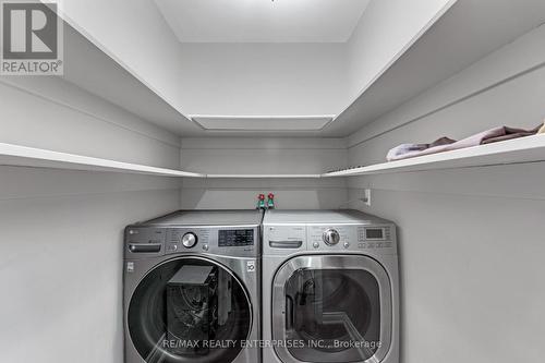 2084 Obeck Crescent, Mississauga, ON - Indoor Photo Showing Laundry Room