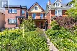 122 EMERSON AVENUE Toronto, ON M6H 3T1