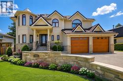 3496 BURNINGOAK CRESCENT  Mississauga, ON L4Y 3L5