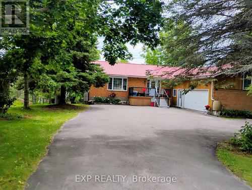 Lots of parking - 91 Simcoe Road, Ramara, ON 