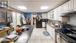 Lots of space for secondary kitchen - 